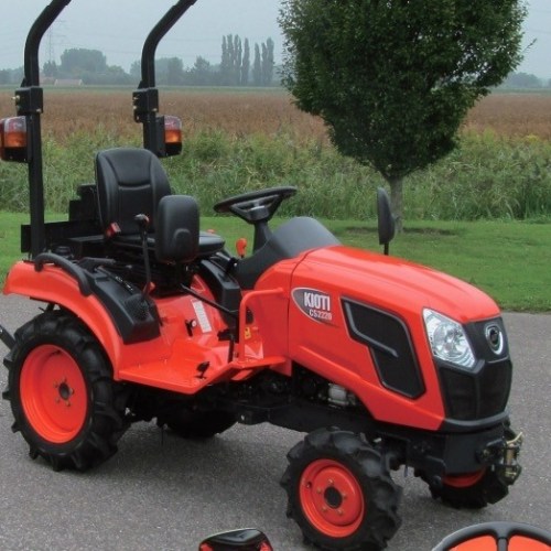 Kioti CS2220 tractor